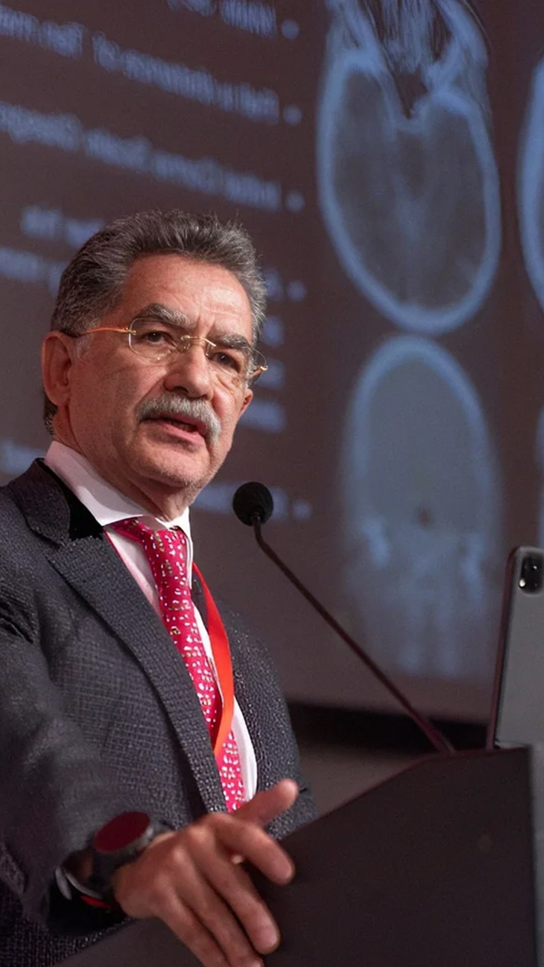 Dr. Salvador Ruiz González