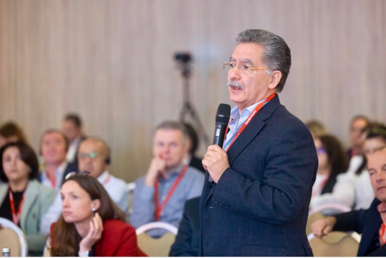 Dr. Salvador Ruiz presentando los avances para el tratamiento del accidente cerebrovascular hemorrágico en el International Mondsee Medical Meeting de Salzburgo